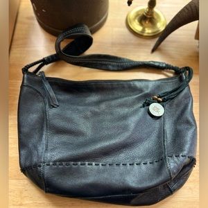 The Sak blk leather shoulder bag